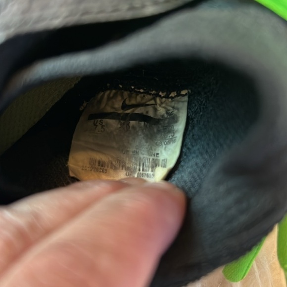 Nike Men’s Limited Edition Air Zoom Ultrafly HC QS London Tennis Shoe Size 7.5US - Picture 14 of 16